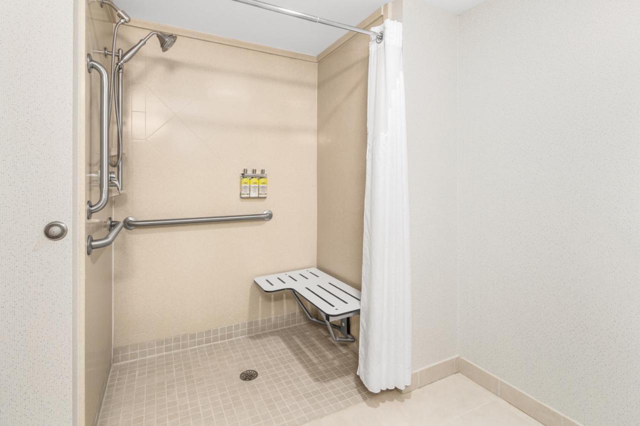 Express & Wilmington-newark By Ihg Hotel Newark