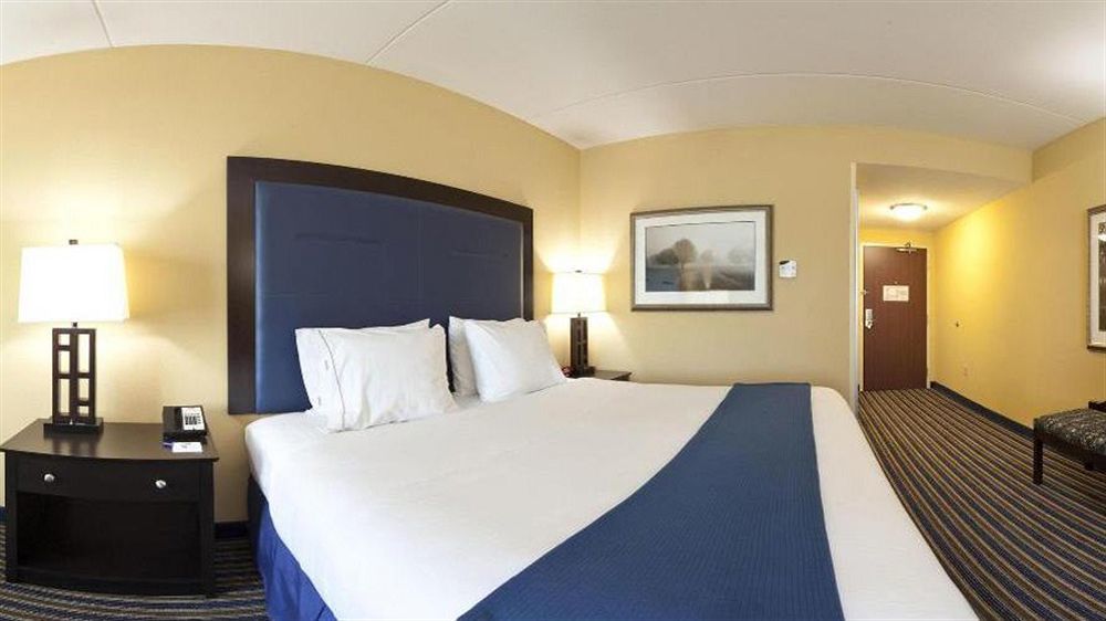 Express & Wilmington-newark By Ihg